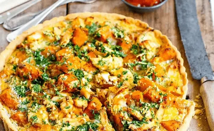 دستور تهیه تارت مرغ با خمیر و مواد میانی ساده و قارچ